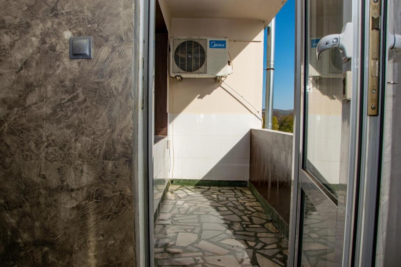 Vilhelmov'S Apartament Луковит Экстерьер фото