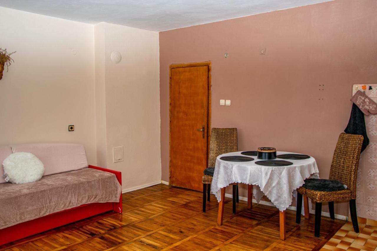Vilhelmov'S Apartament Луковит Экстерьер фото
